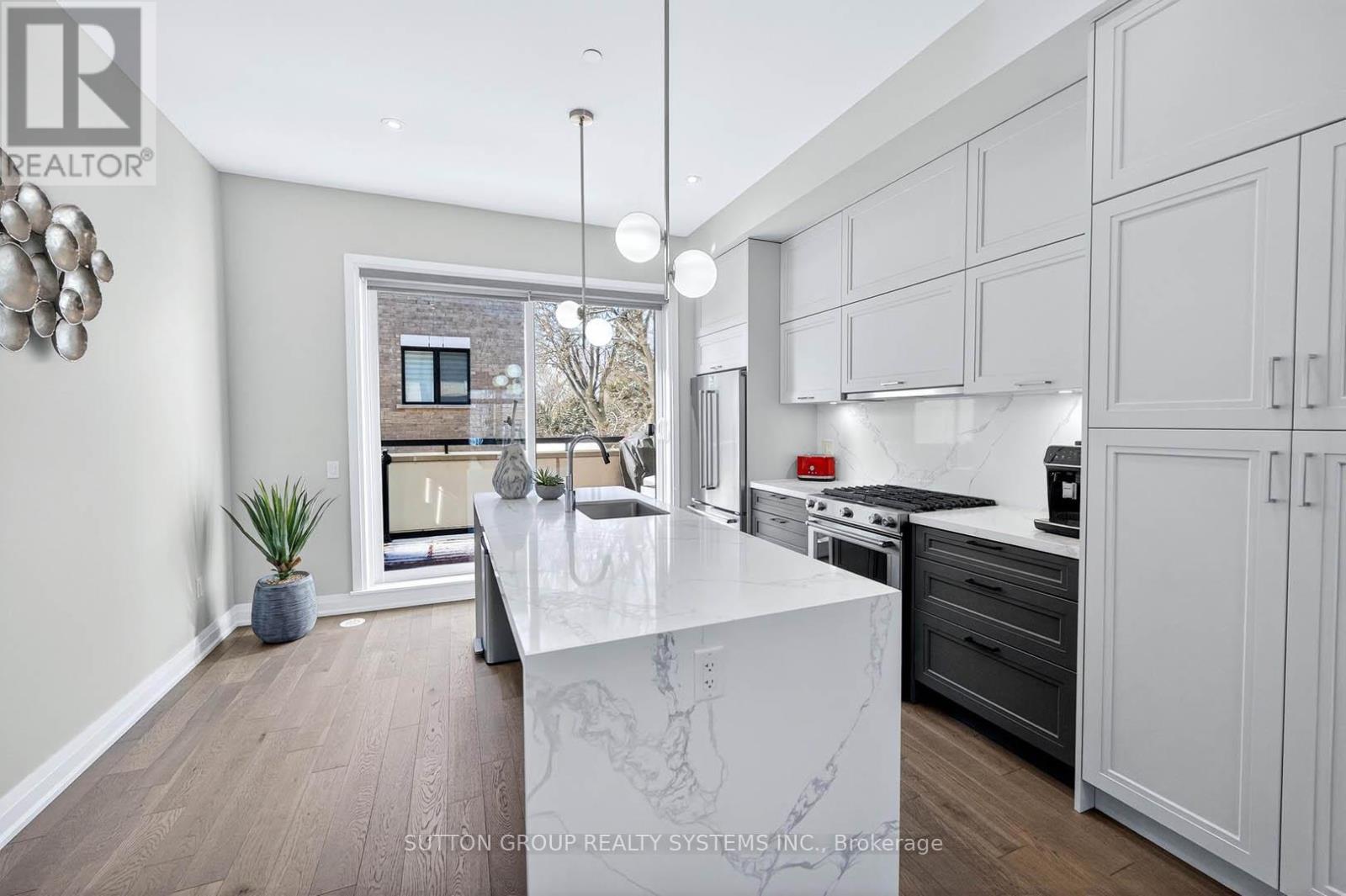 1126A ISLINGTON AVENUE - 18
