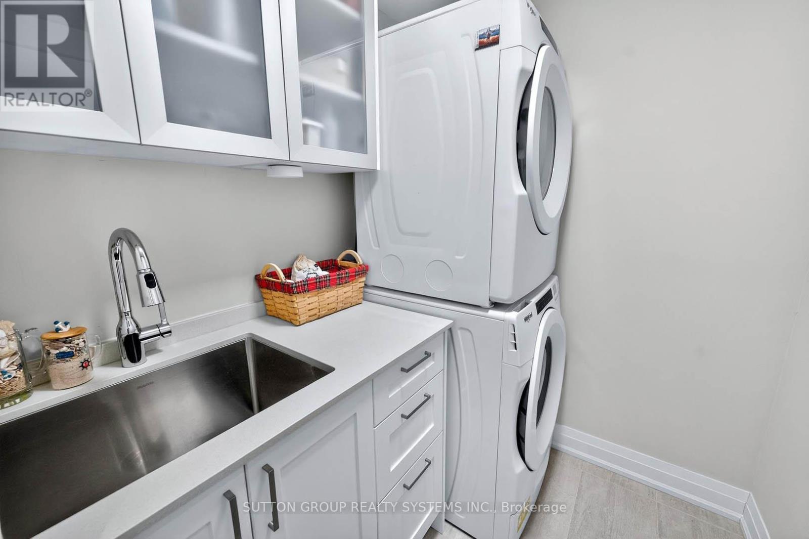 1126A ISLINGTON AVENUE - 33