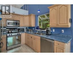 Kitchen - 775 Endersby Rd, Quadra Island, BC V0P1H0 Photo 15