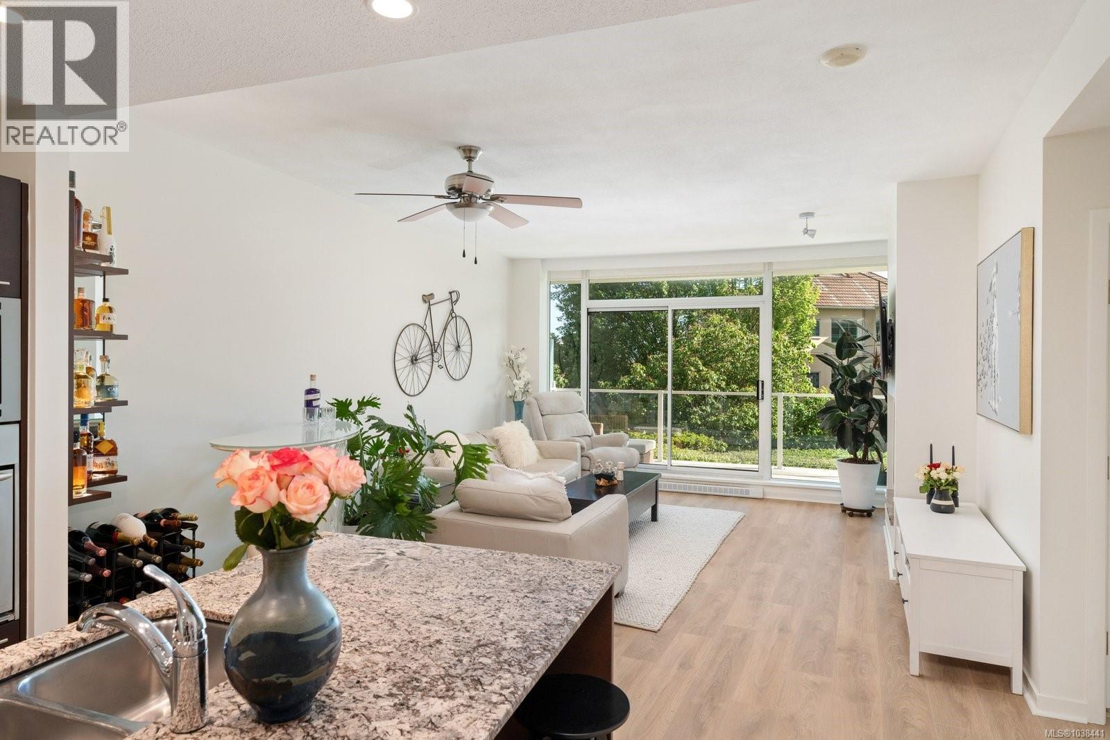#109 68 Songhees Rd - 4