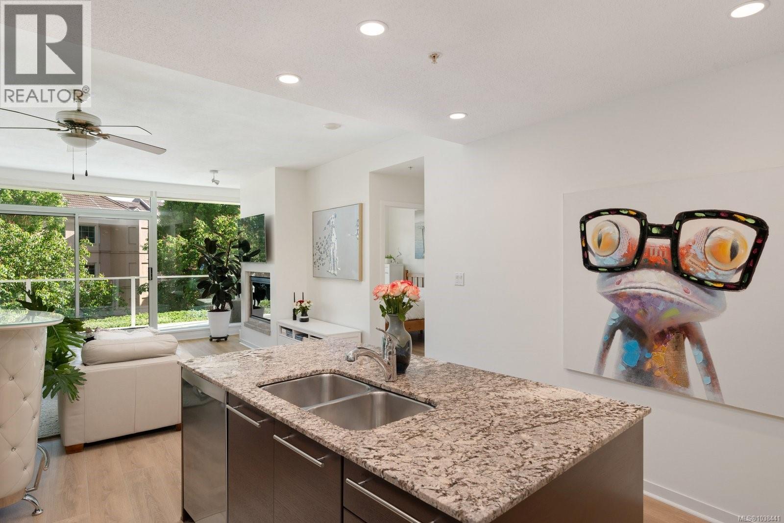 #109 68 Songhees Rd - 18