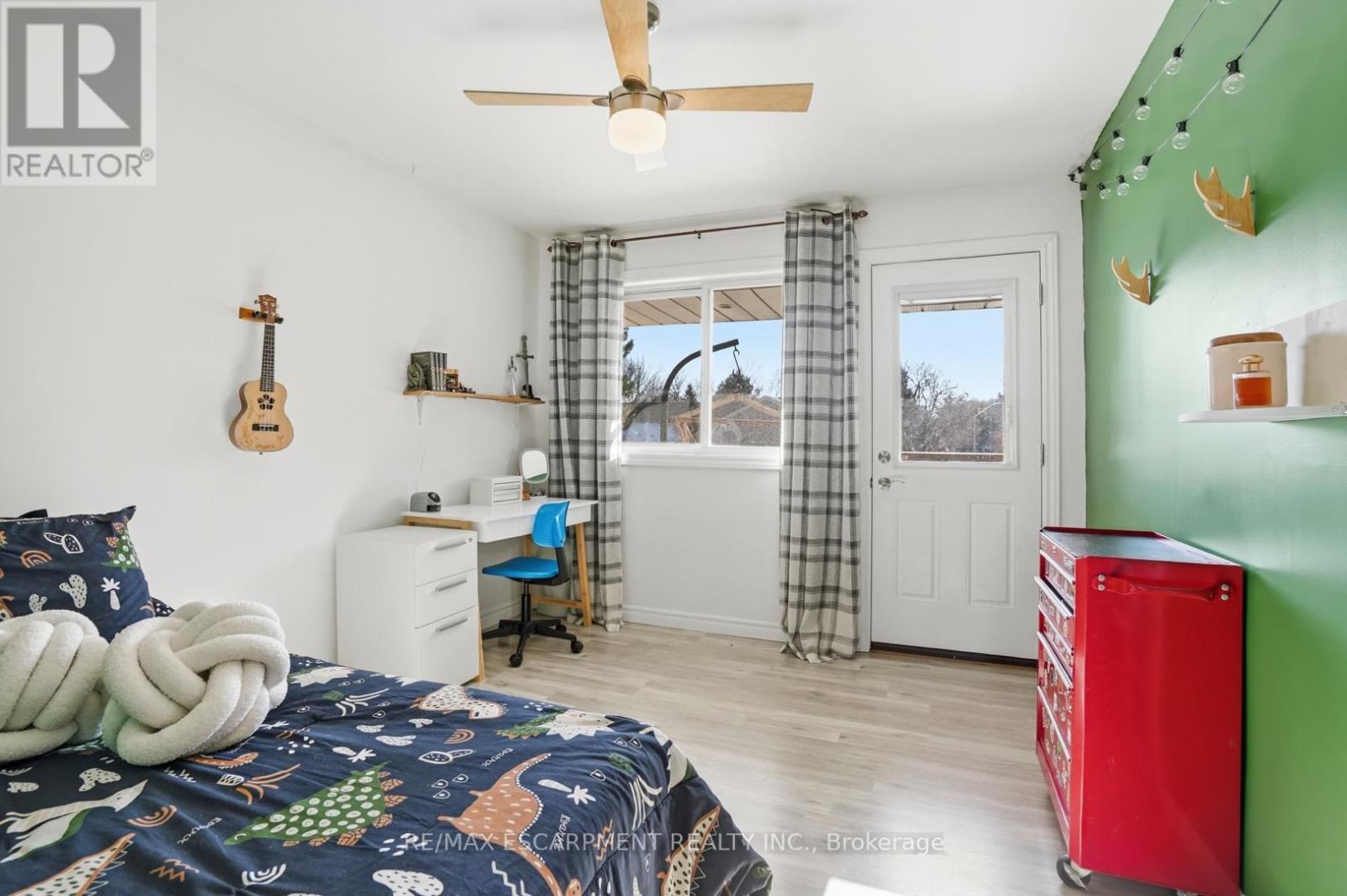 81 THOMSON DRIVE - 22