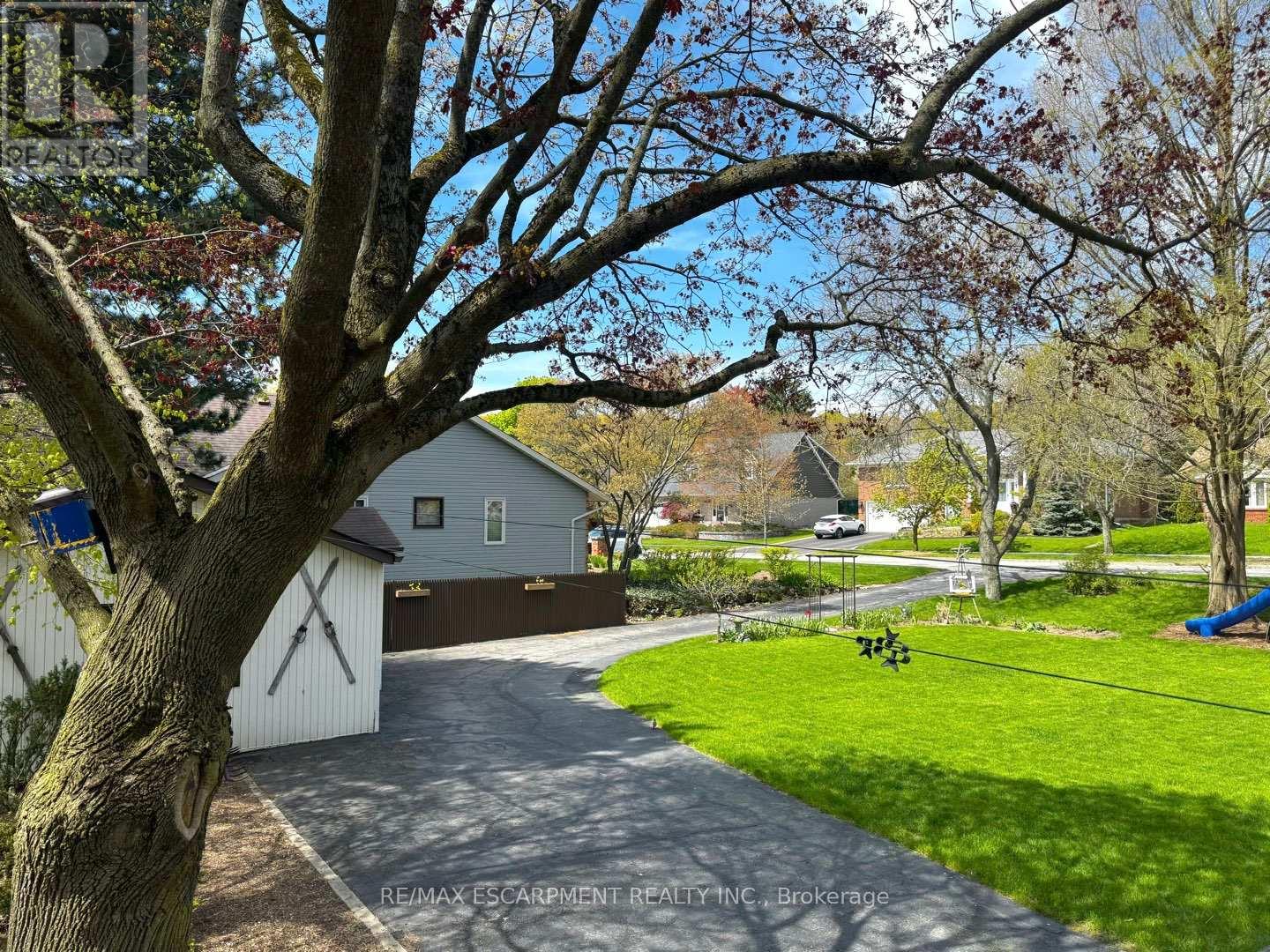 81 THOMSON DRIVE - 48