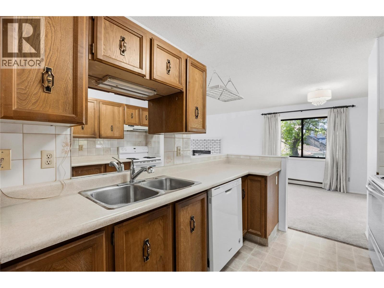 202 740 Winnipeg Street, Penticton
