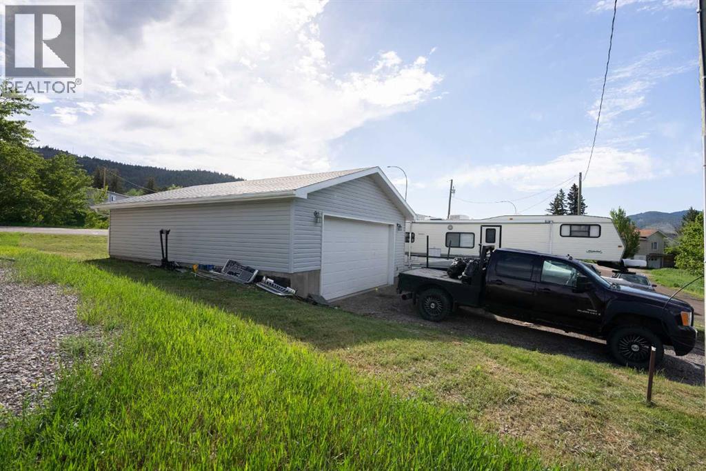 22408 27 Avenue - 29