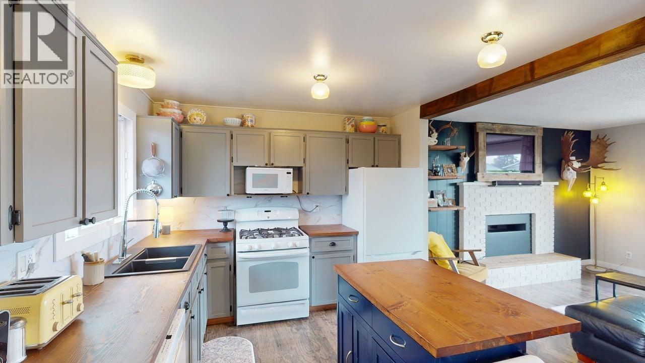8128 96 AVENUE - 8