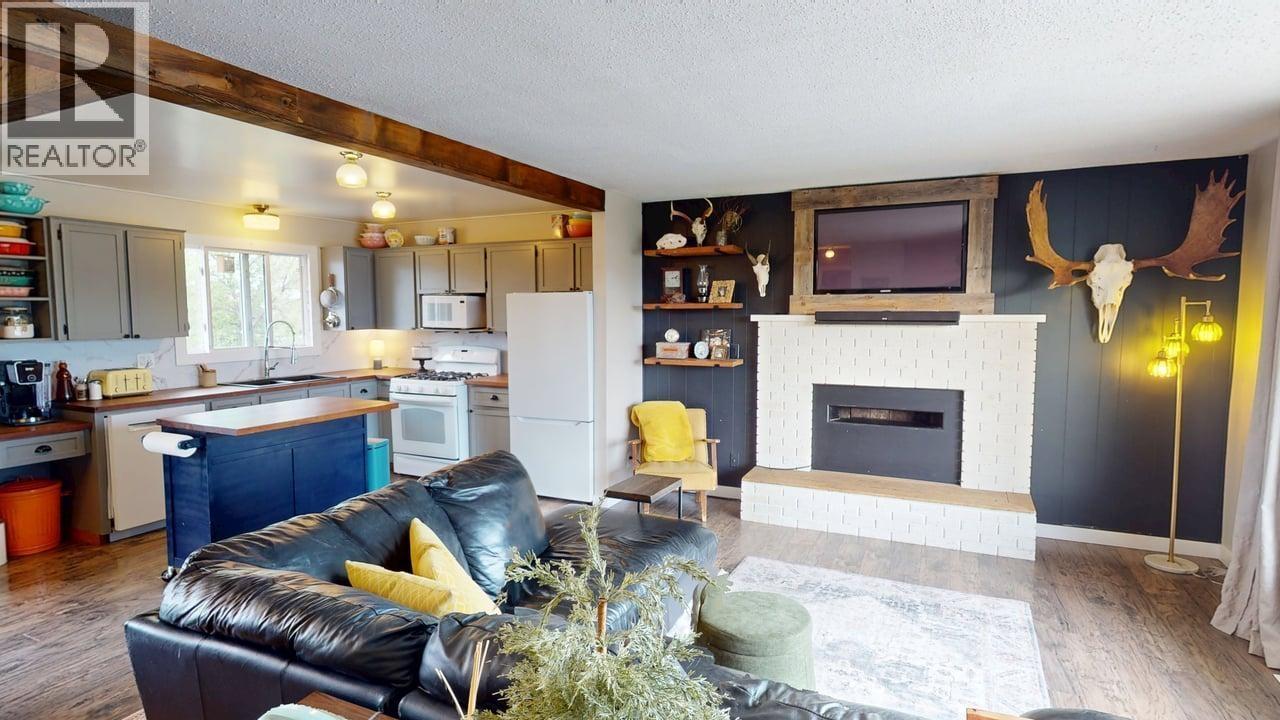8128 96 AVENUE - 12