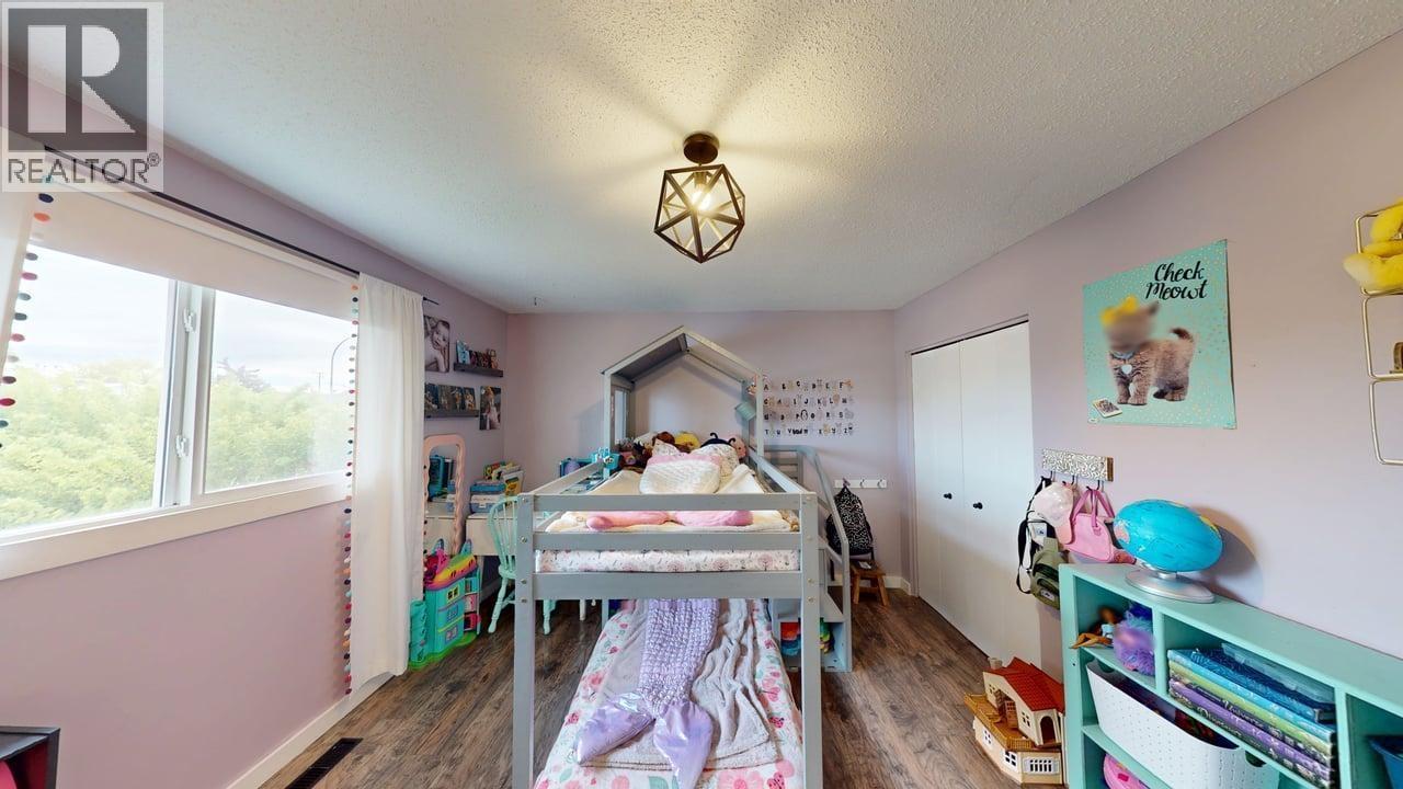 8128 96 AVENUE - 15