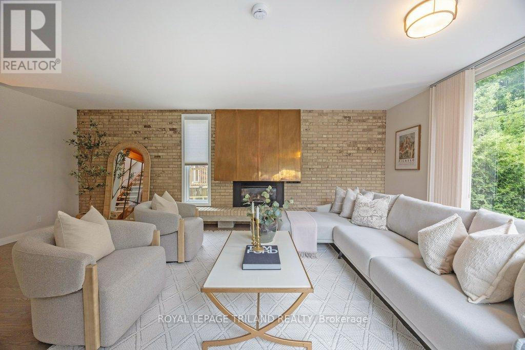 12 MAYFAIR DRIVE - 10