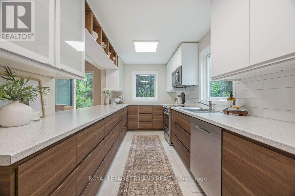 12 MAYFAIR DRIVE - 15