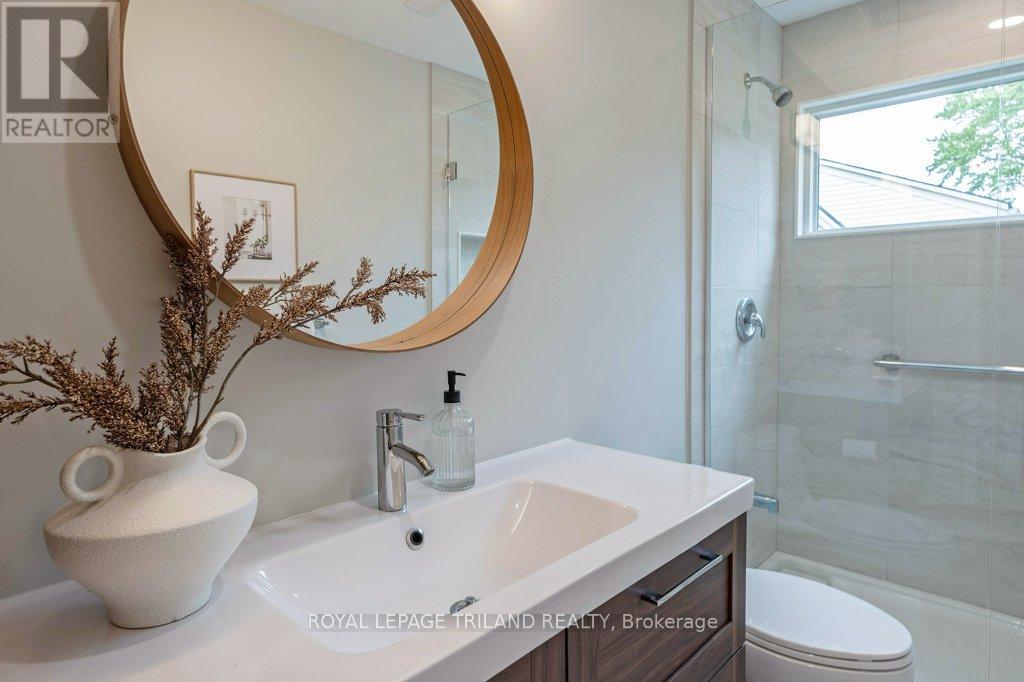 12 MAYFAIR DRIVE - 25
