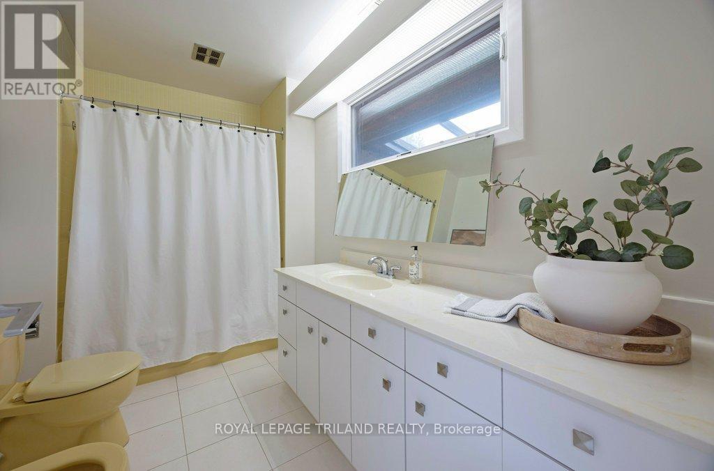 12 MAYFAIR DRIVE - 30