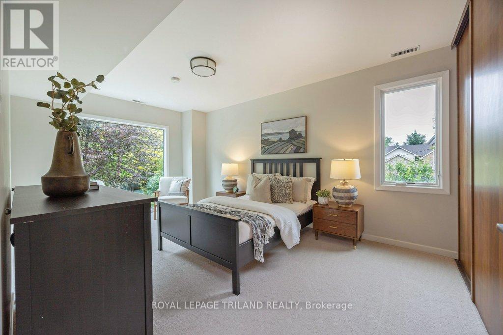 12 MAYFAIR DRIVE - 31