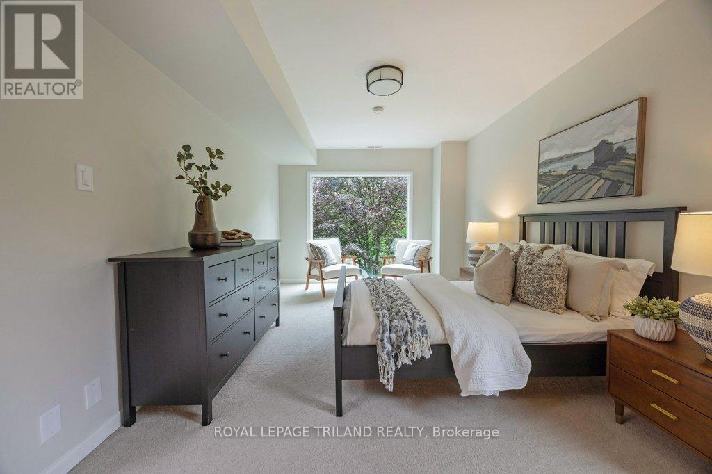 12 MAYFAIR DRIVE - 32
