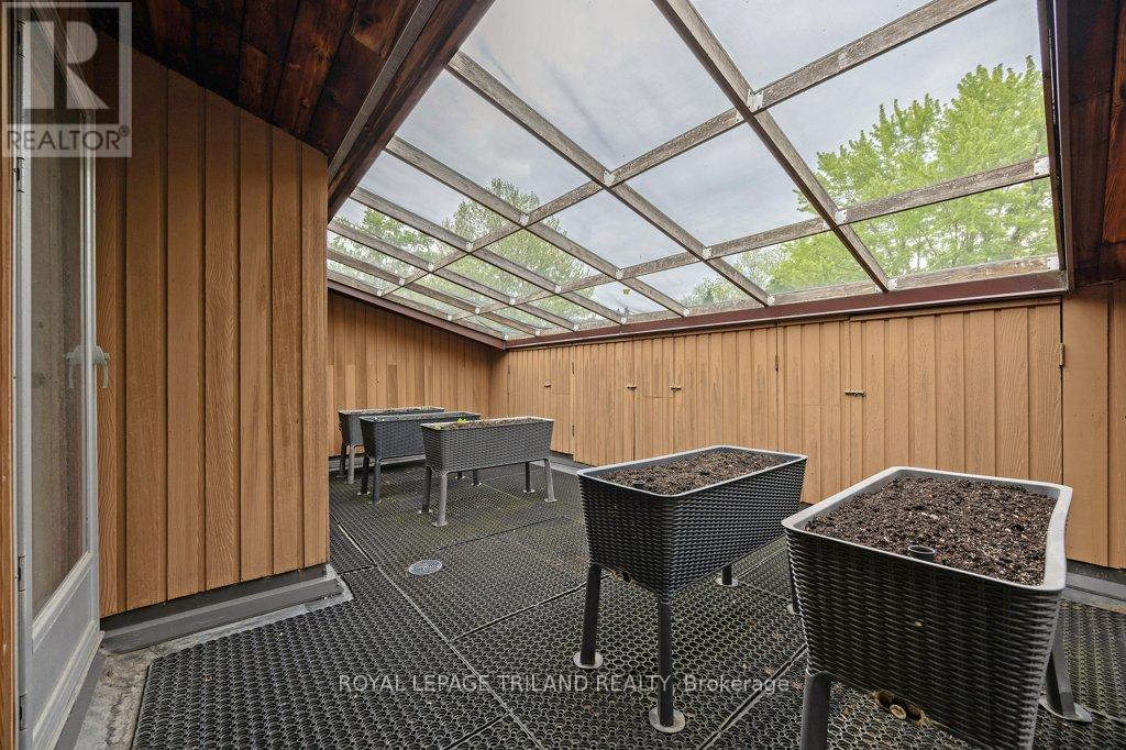 12 MAYFAIR DRIVE - 33