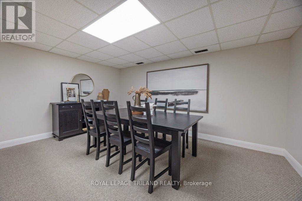 12 MAYFAIR DRIVE - 36