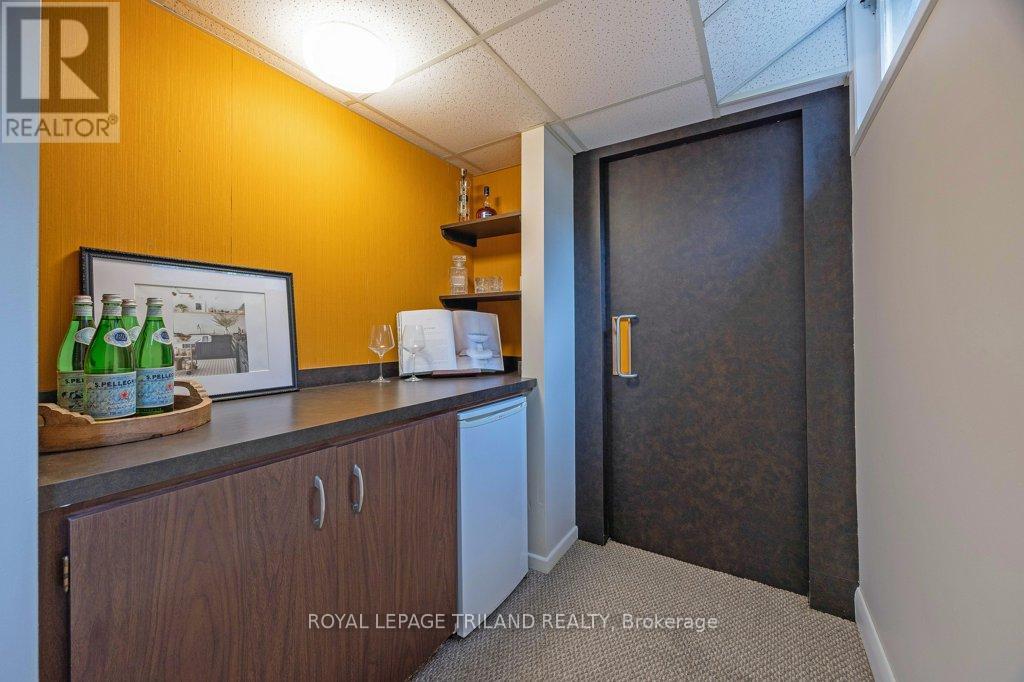 12 MAYFAIR DRIVE - 39