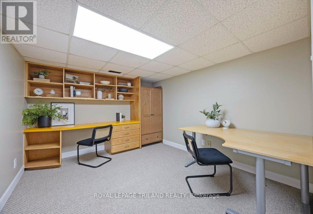 12 MAYFAIR DRIVE - 41