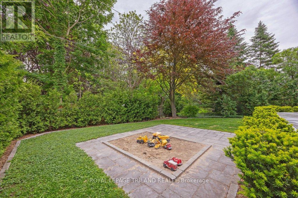 12 MAYFAIR DRIVE - 44
