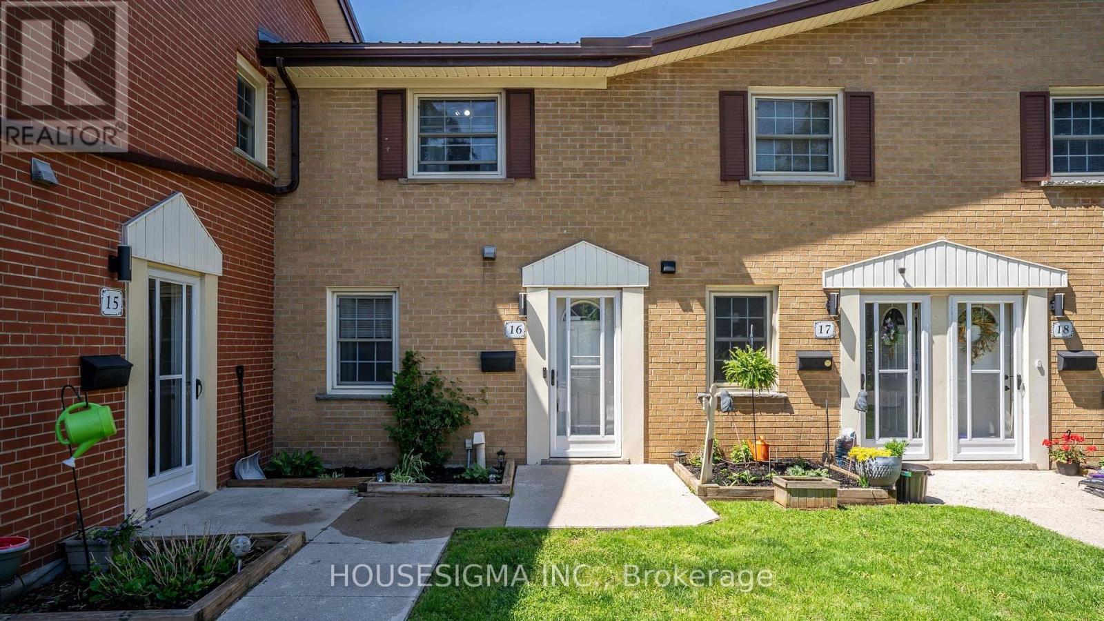 16 ARBOUR GLEN CRESCENT - 1