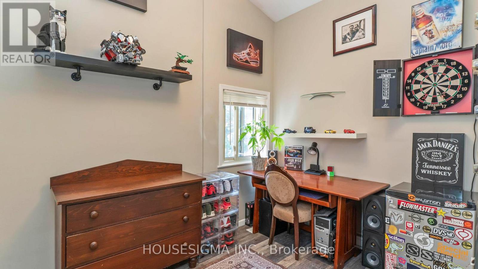 16 ARBOUR GLEN CRESCENT - 16