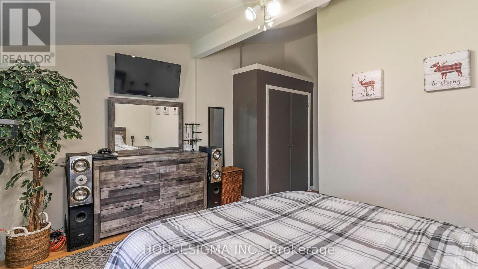 16 ARBOUR GLEN CRESCENT - 19