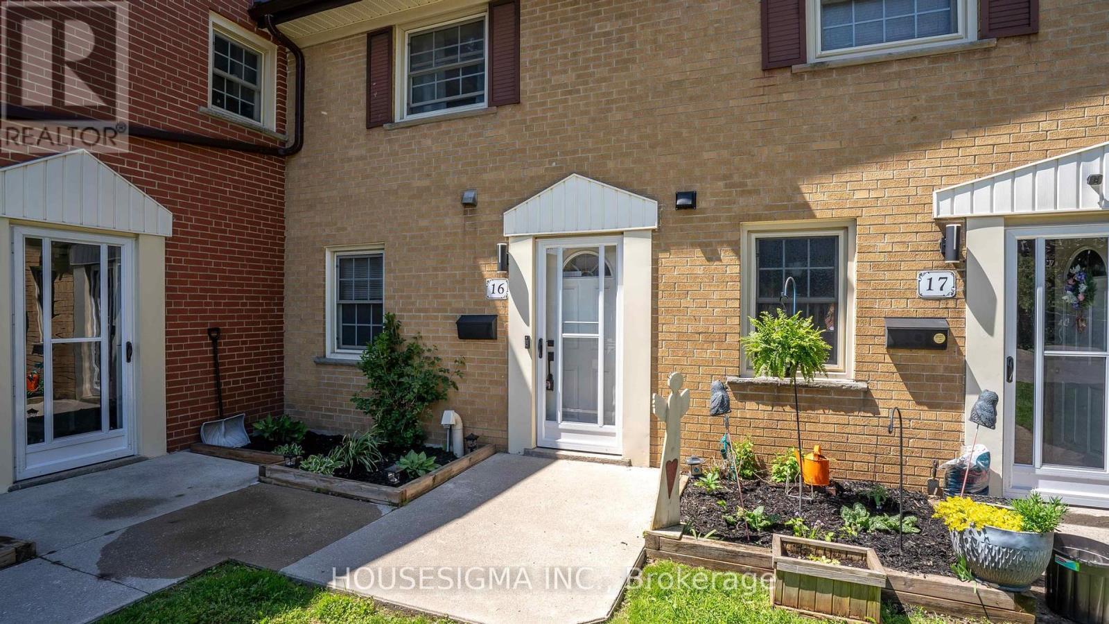 16 ARBOUR GLEN CRESCENT - 2