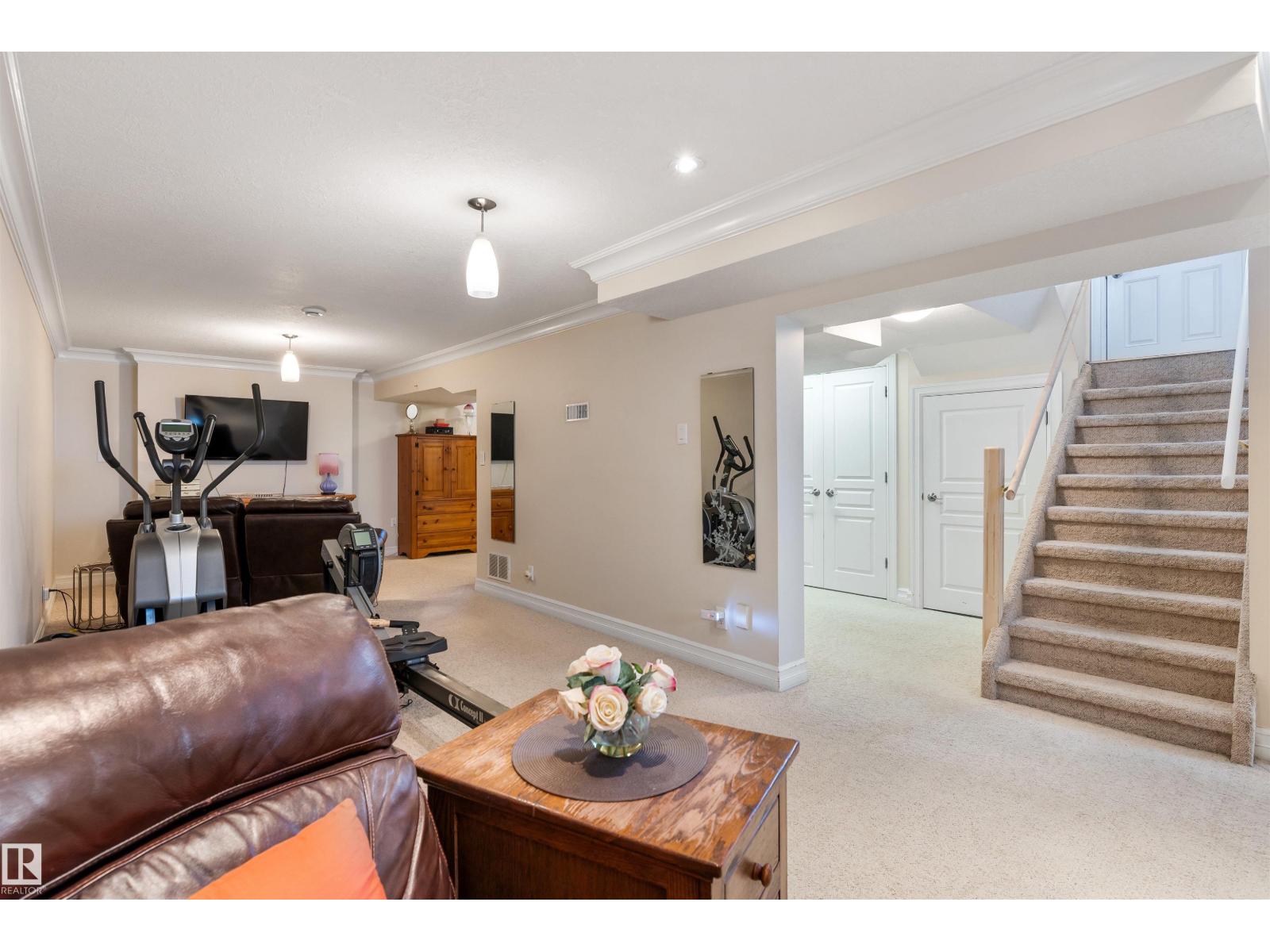 25 MOUNT ROYAL DR - 25
