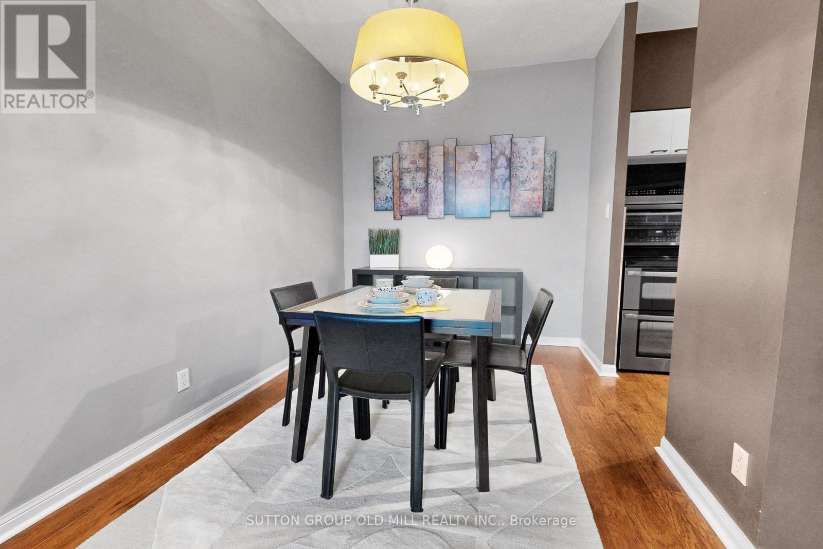 #1012 228 QUEENS QUAY W - 12