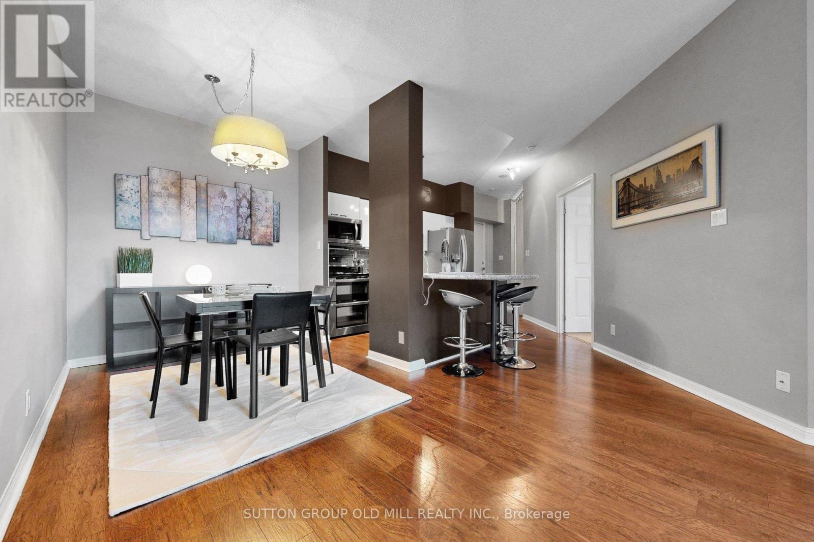 #1012 228 QUEENS QUAY W - 14