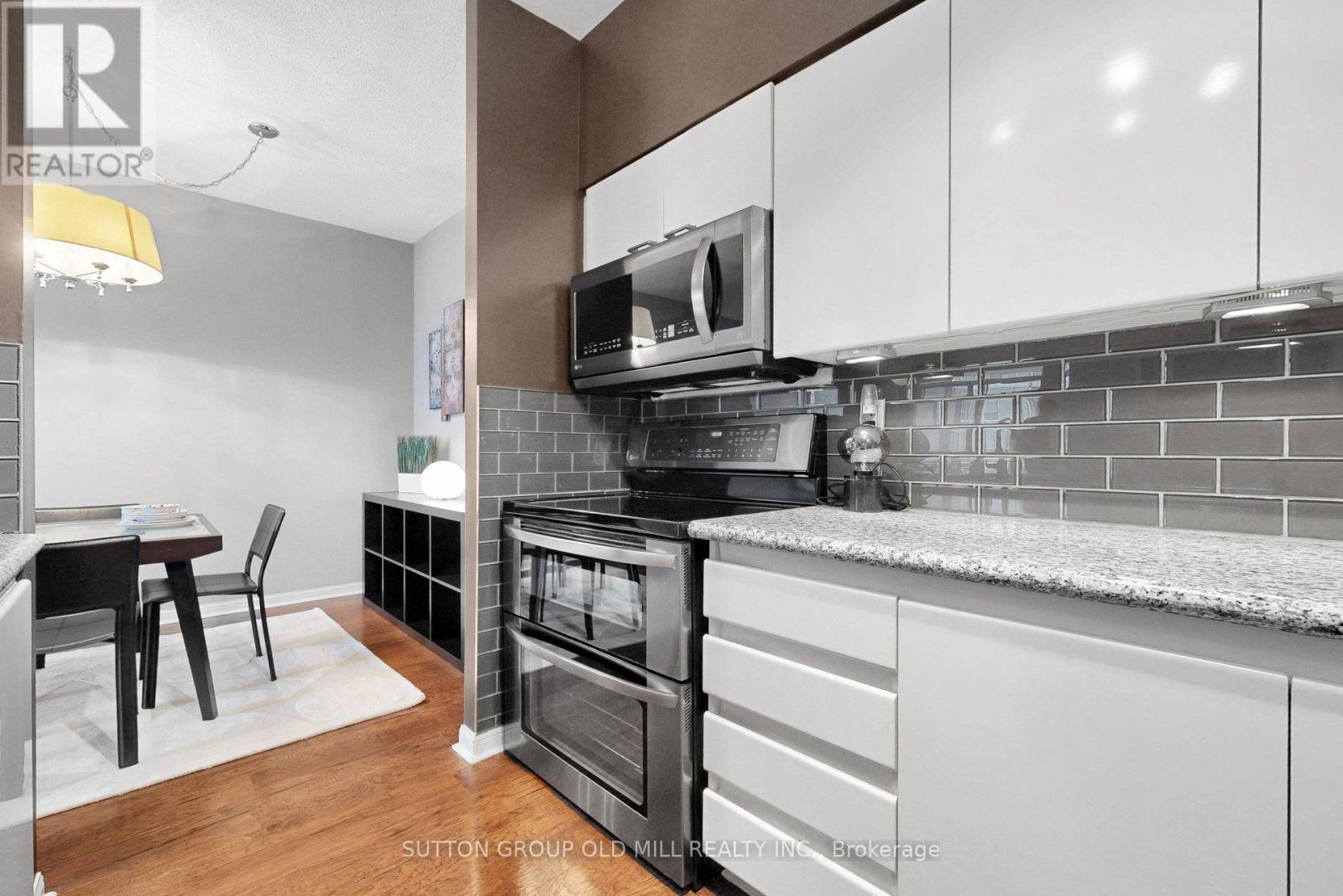 #1012 228 QUEENS QUAY W - 9