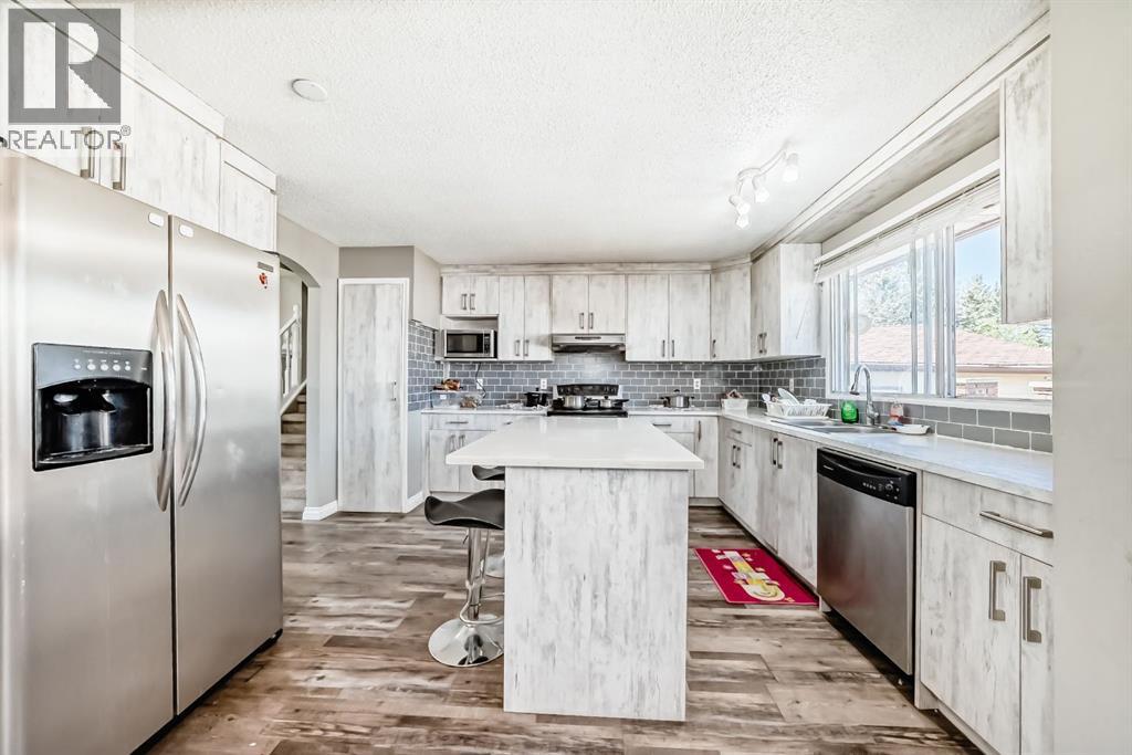 28 Rundlelawn Place NE - 4