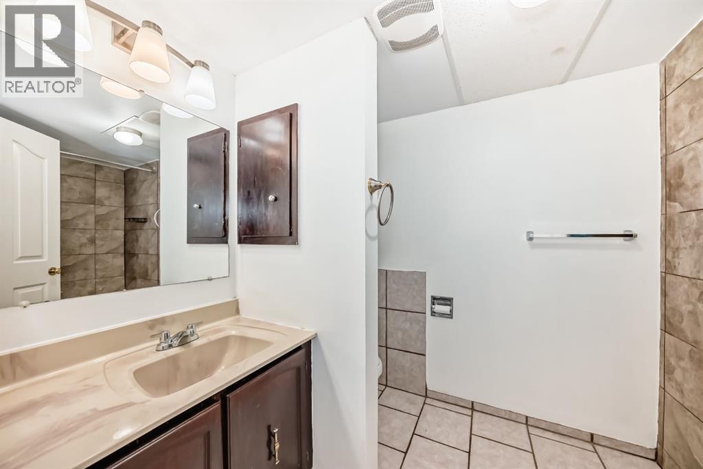 28 Rundlelawn Place NE - 24