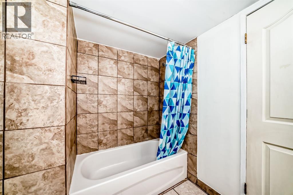 28 Rundlelawn Place NE - 25