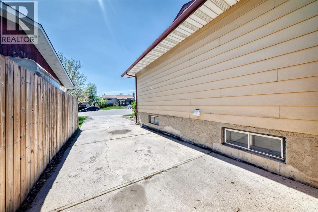 28 Rundlelawn Place NE - 42