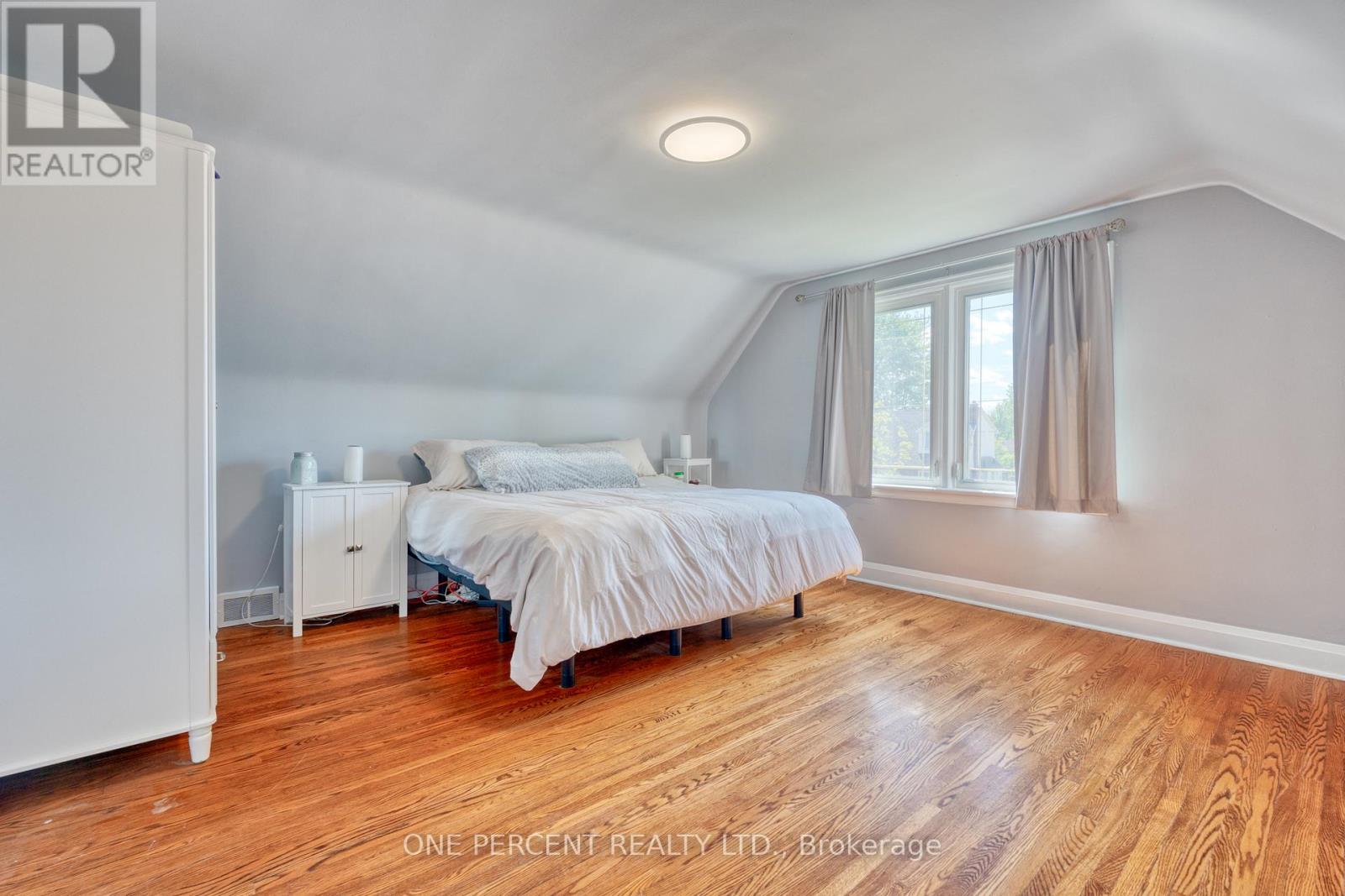 27 DELEVAN CRESCENT - 14