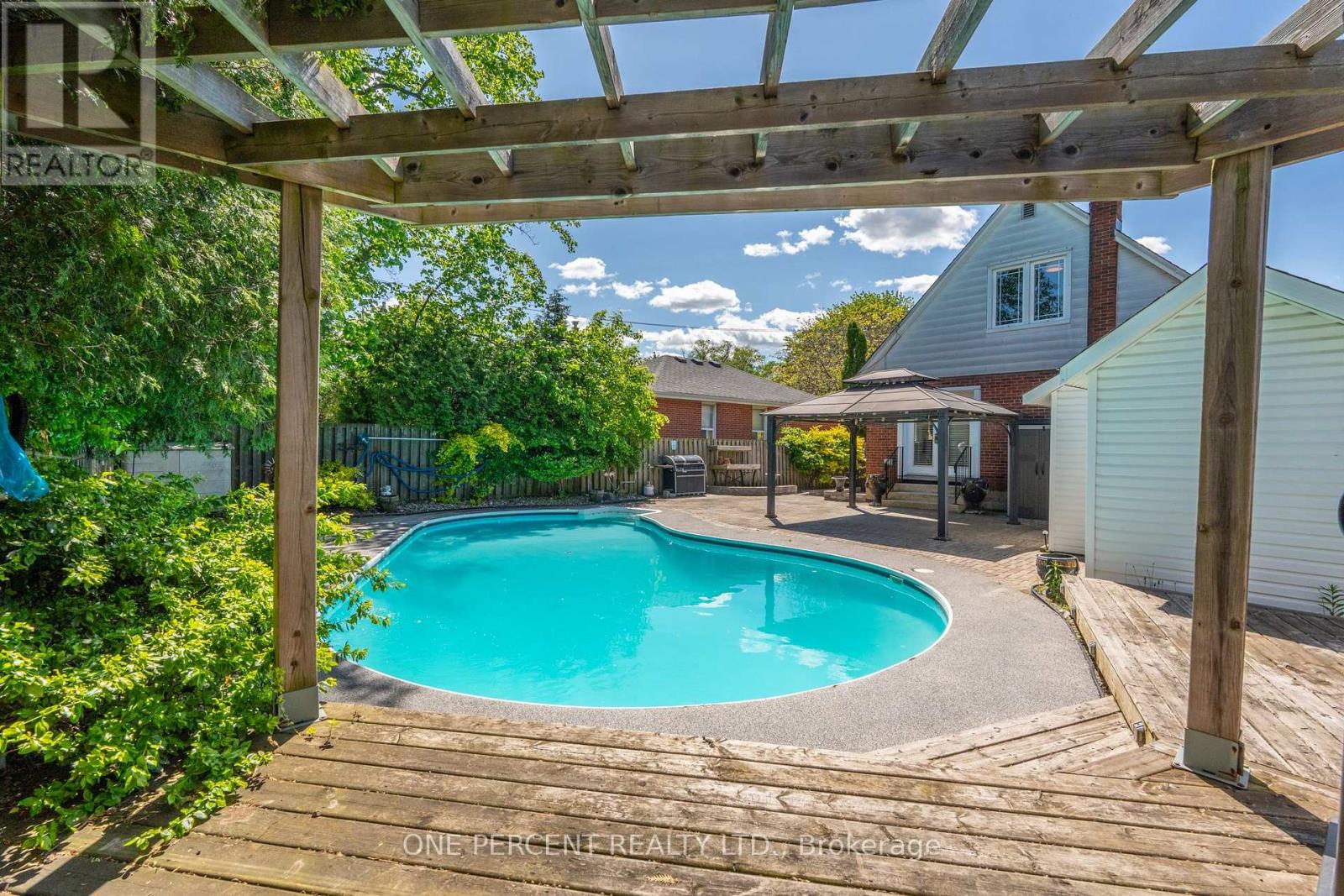 27 DELEVAN CRESCENT - 2