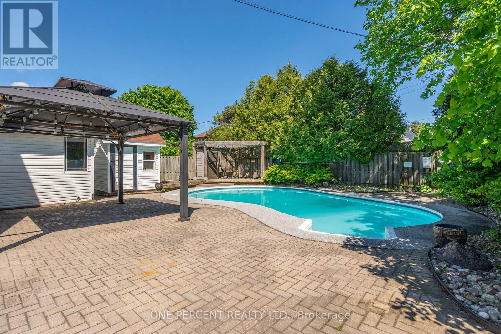 27 DELEVAN CRESCENT - 26
