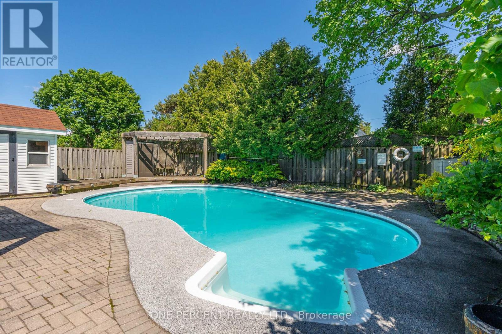 27 DELEVAN CRESCENT - 27