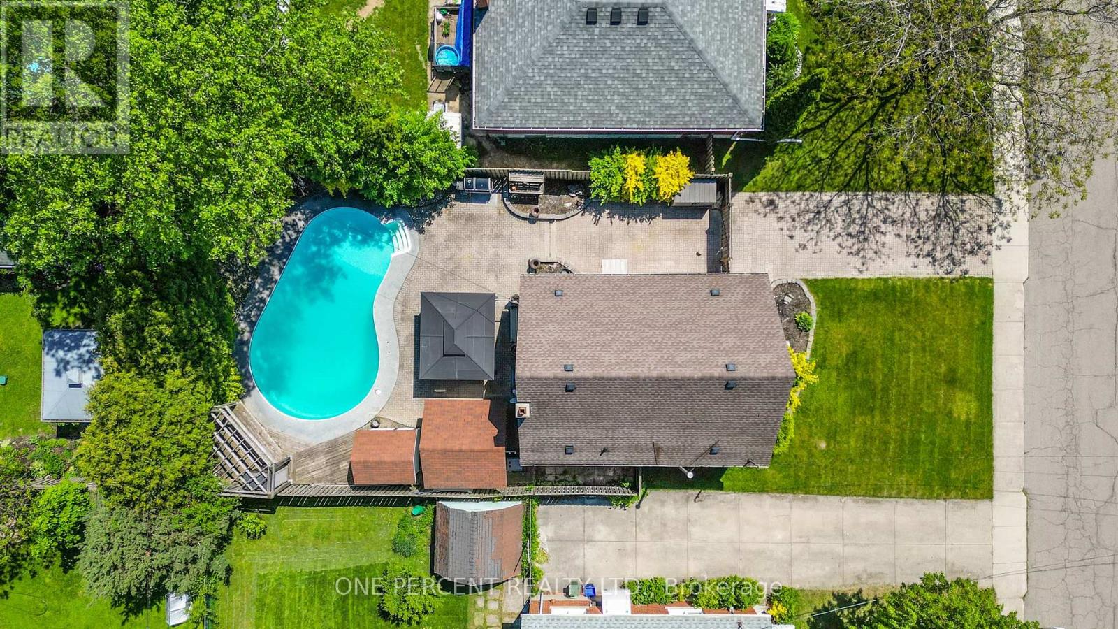 27 DELEVAN CRESCENT - 28