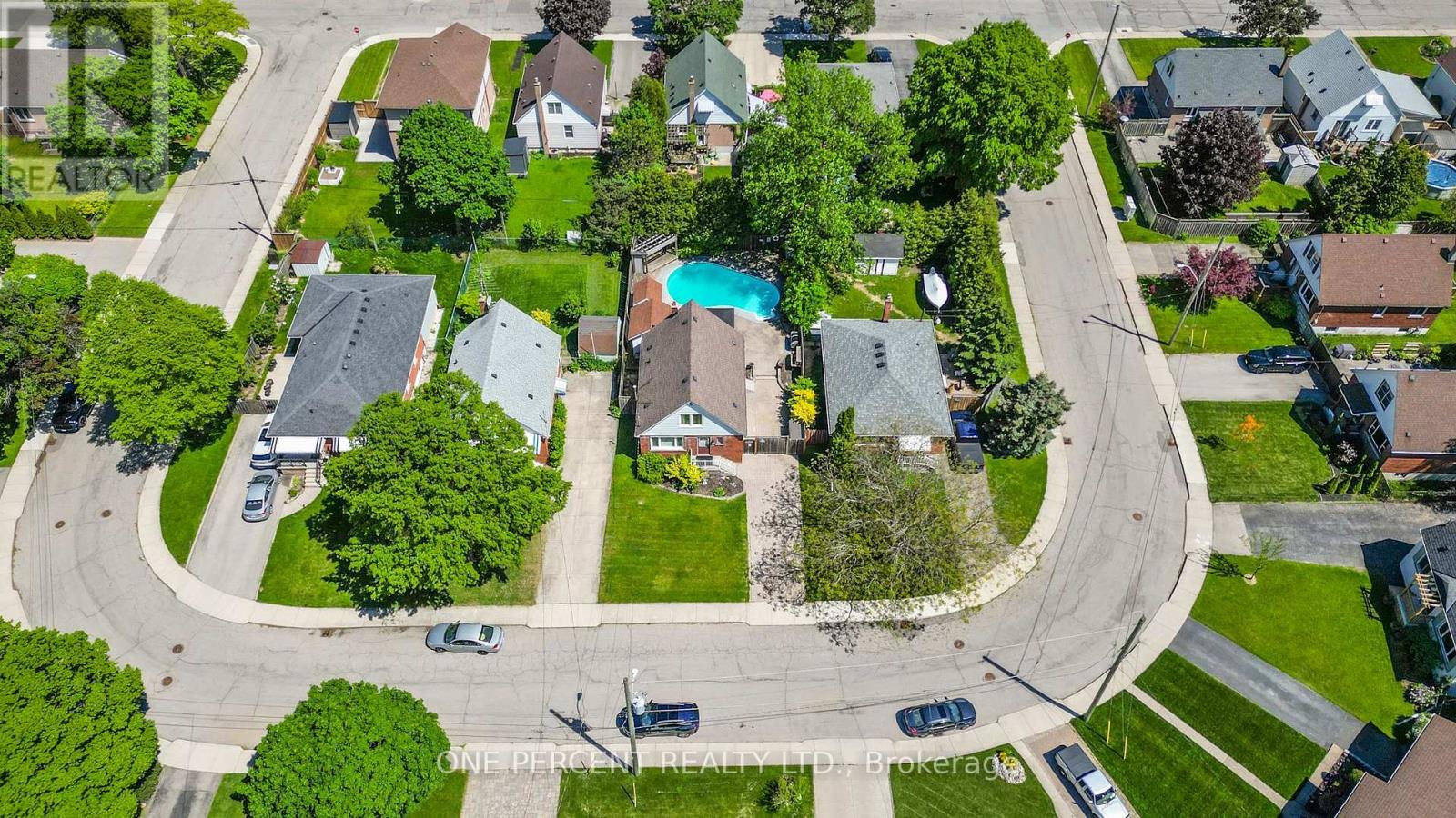 27 DELEVAN CRESCENT - 29