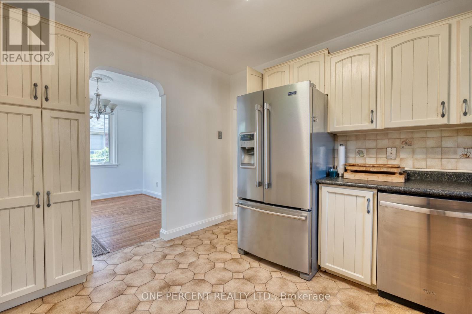 27 DELEVAN CRESCENT - 9