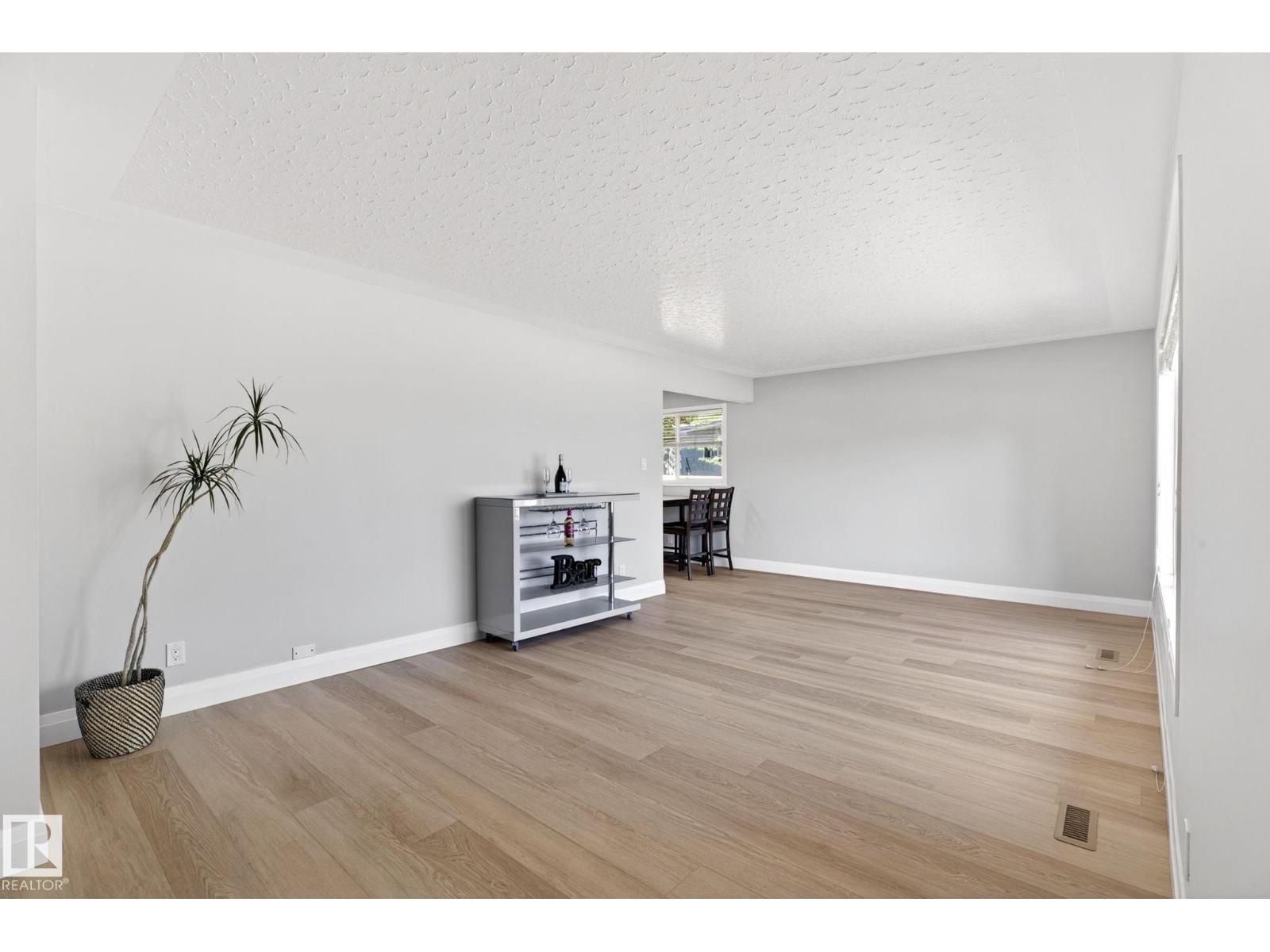 6008 97A AV NW - 10
