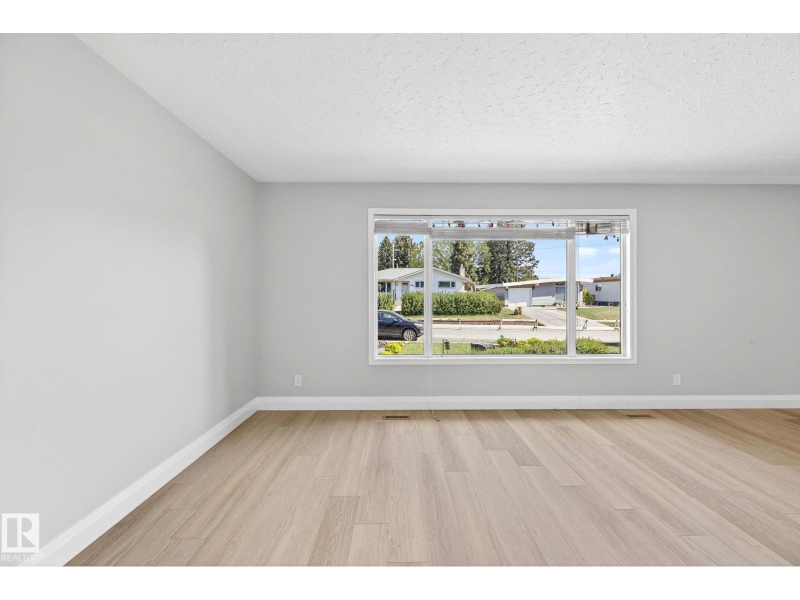 6008 97A AV NW - 12