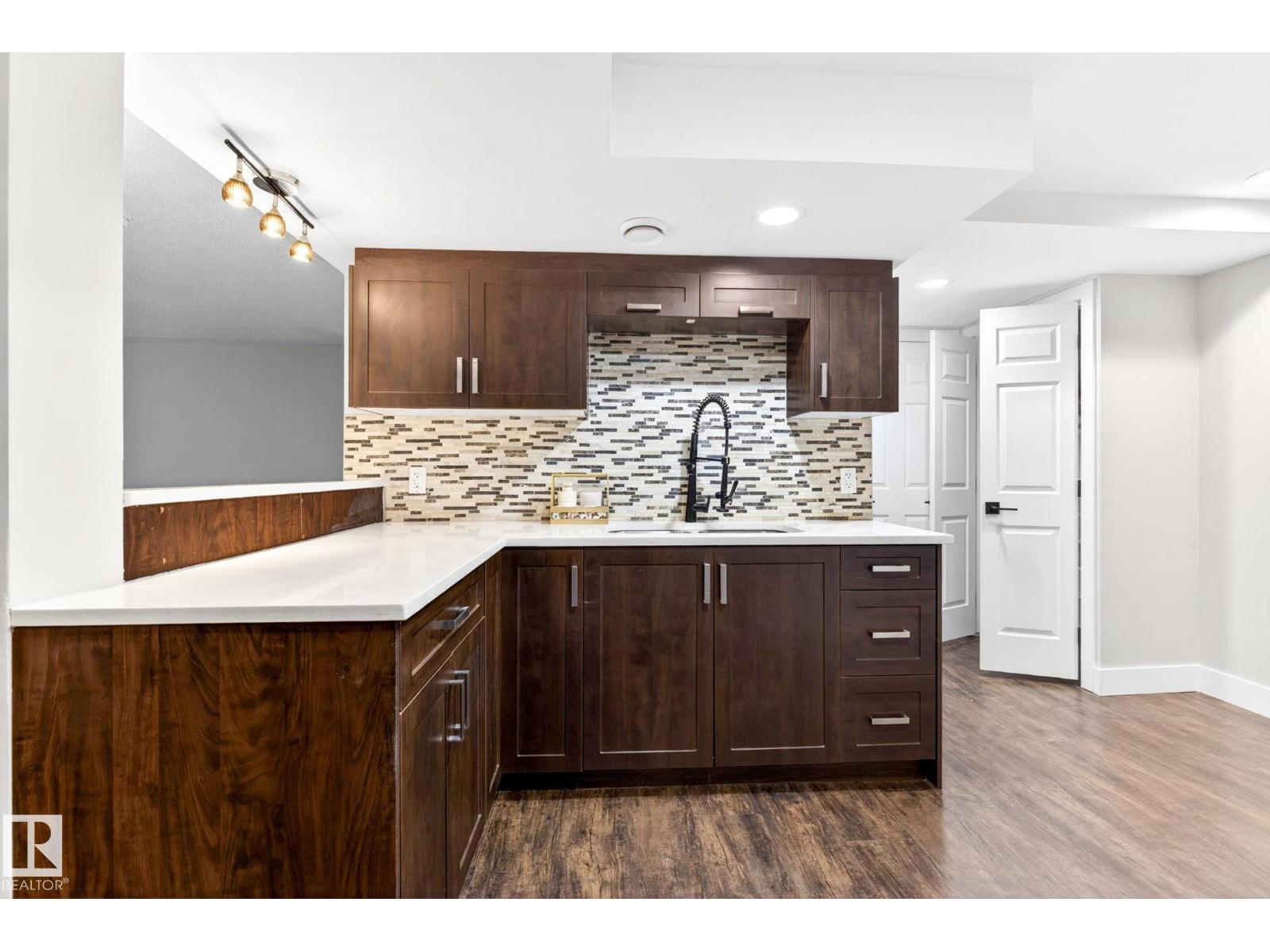 6008 97A AV NW - 32