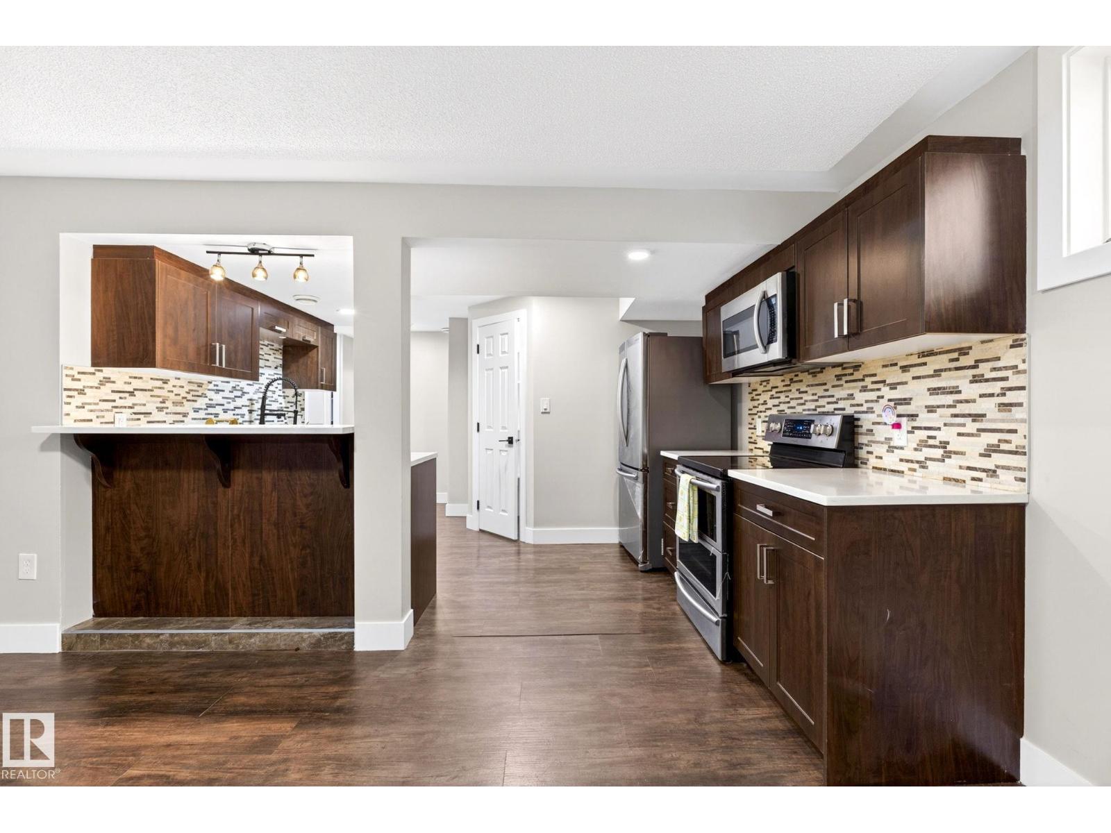 6008 97A AV NW - 33