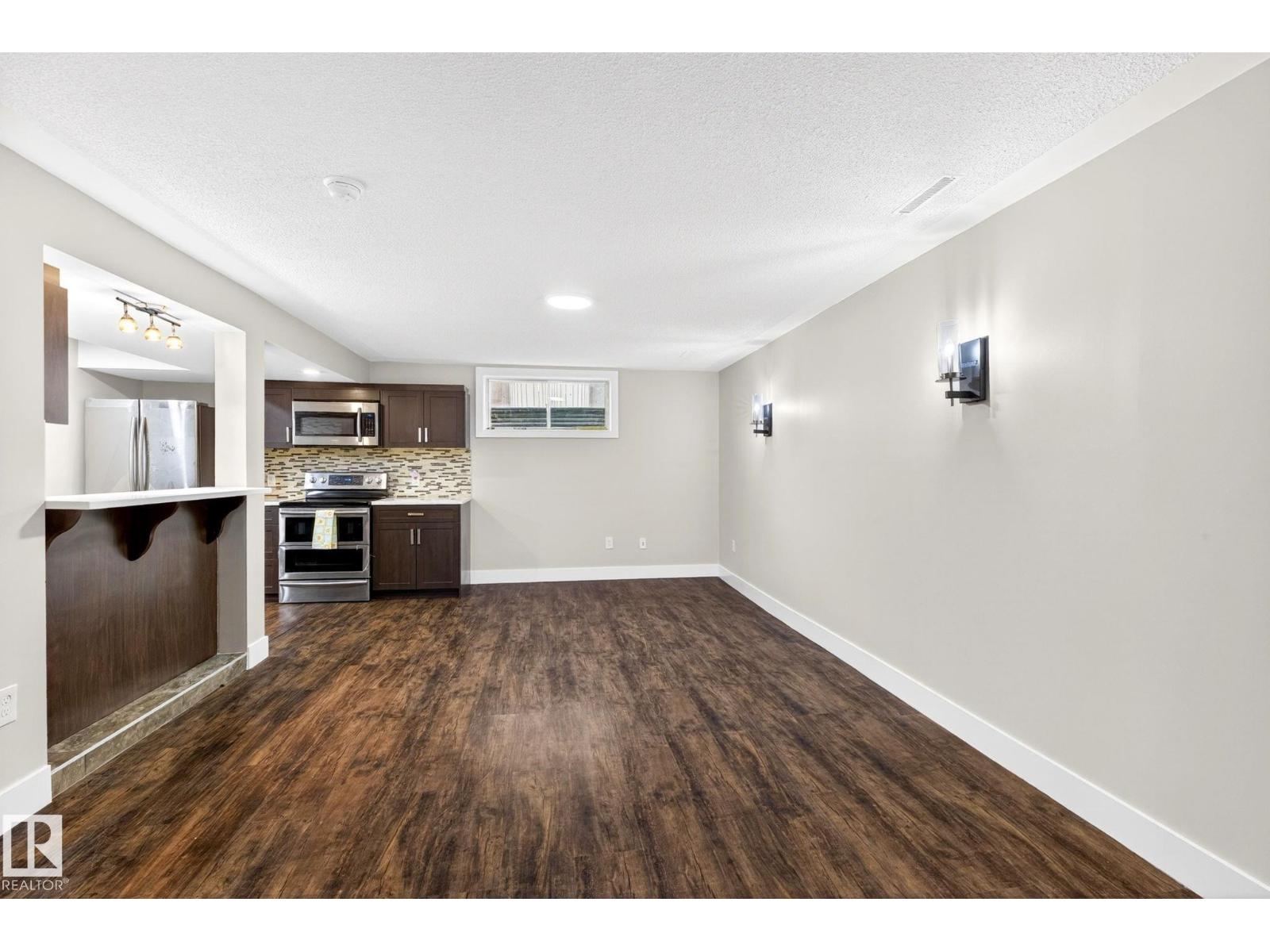 6008 97A AV NW - 35