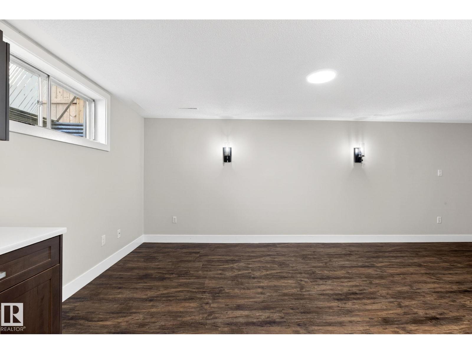 6008 97A AV NW - 37