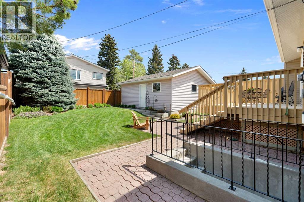 5047 Batchelor Crescent NW - 32