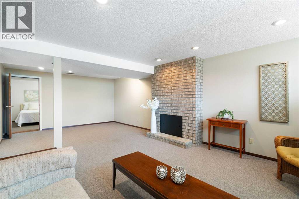5047 Batchelor Crescent NW - 26